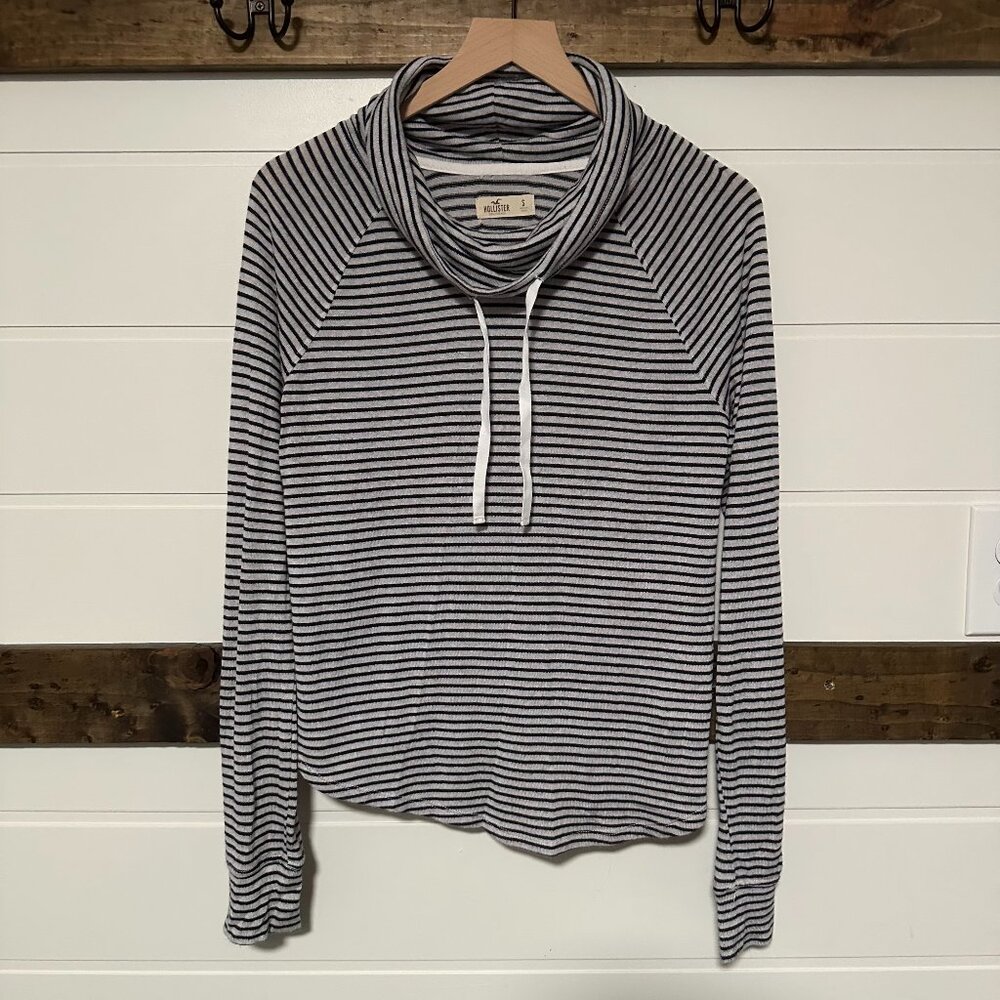 Hollister Striped Cowl Neck Pullover Sweater Gray Black Small